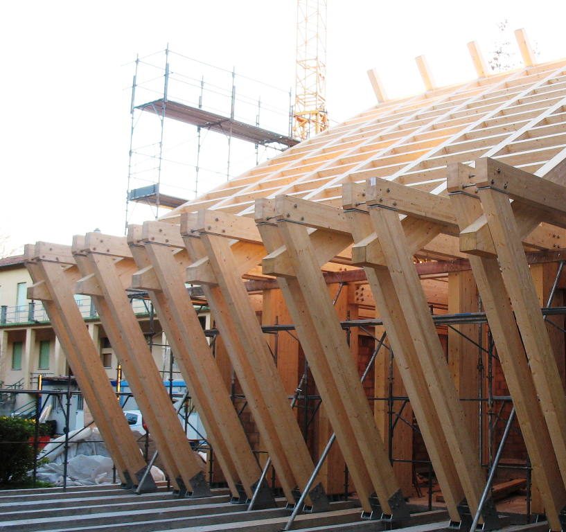 Brettschichtholz-Tragwerk für Hallen- und Gewerbebau