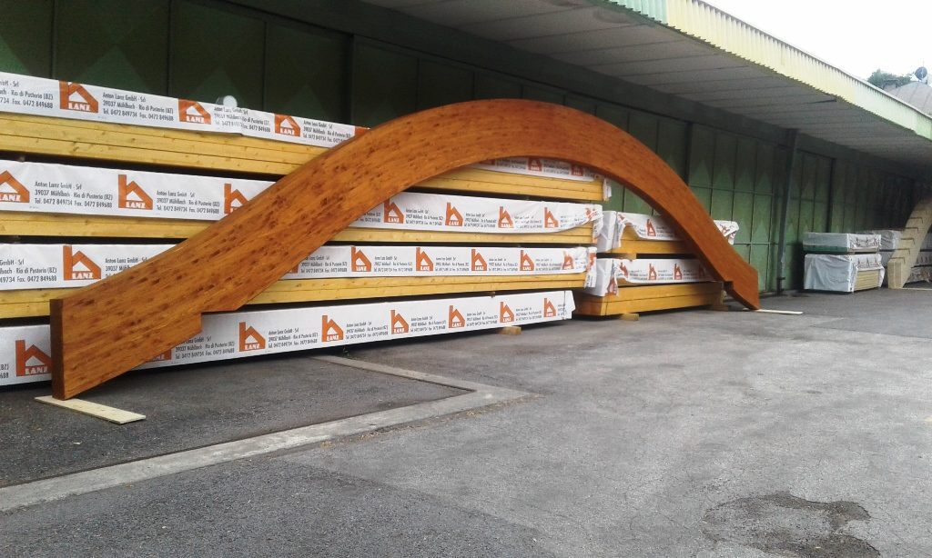 Individuell gefertigtes Holztragwerk als Sonderanfertigung