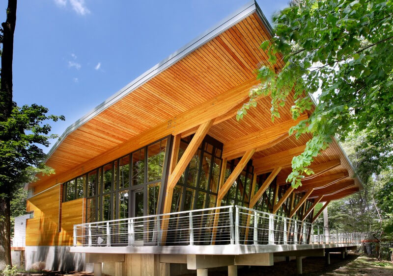 Holztragwerk aus Brettschichtholz für Wohnbau und Architektur